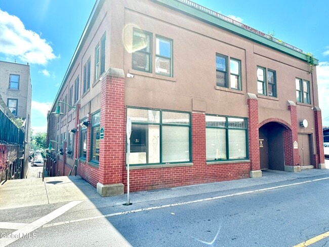 Building Photo - 433 Broadway