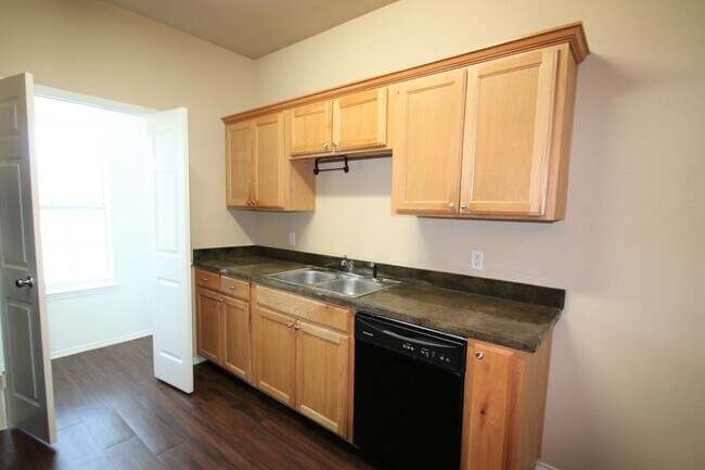 Building Photo - 105-107 Sunburst Court