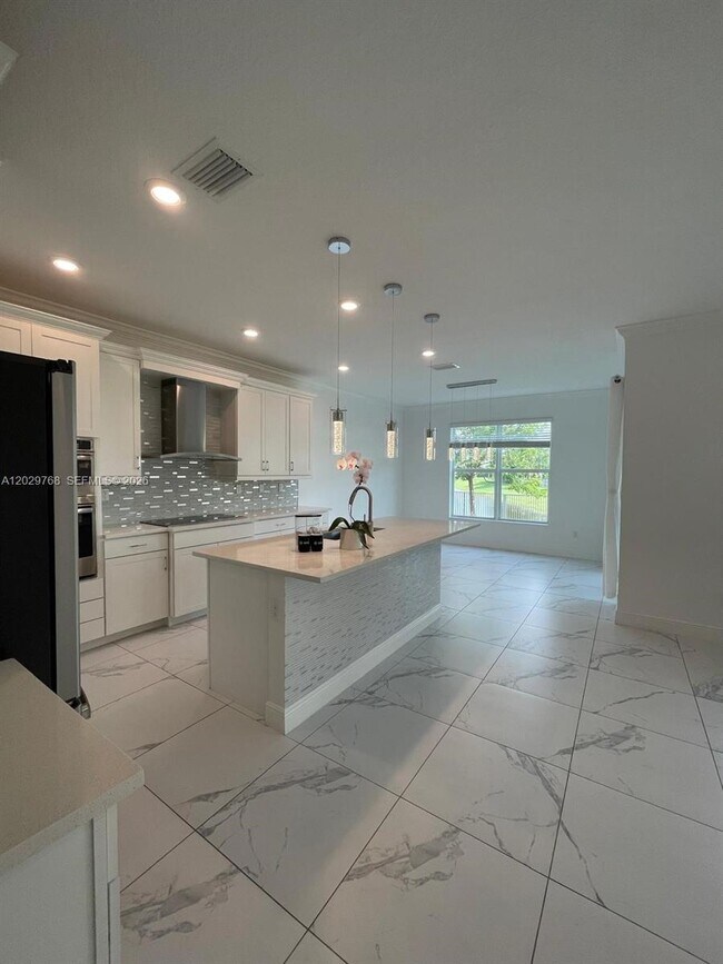 Building Photo - 3990 Pelicano Way