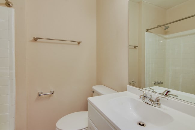 Building Photo - 2216 Walden Dr