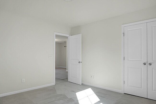 Building Photo - Beautiful 3 Bedroom, 2.5 Bath-Monks Corner...