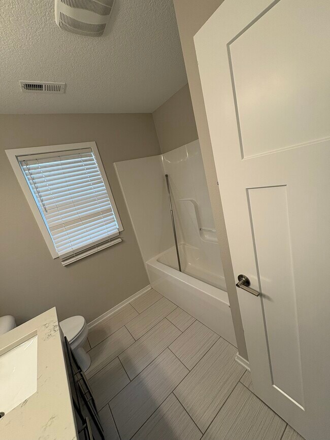 Building Photo - 16314 Springbrook Trl