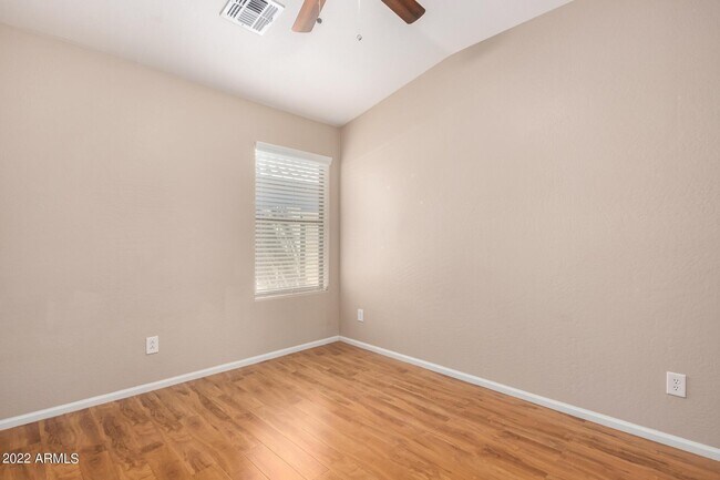 Building Photo - 17556 W Bloomfield Rd
