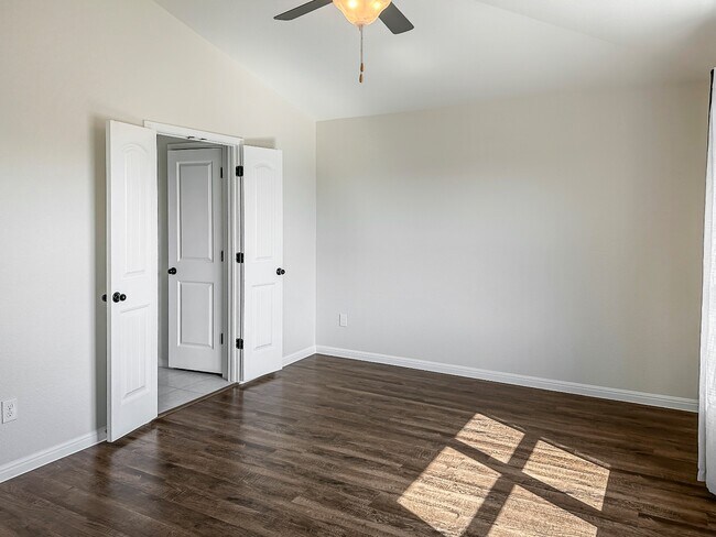 Building Photo - 14105 Fallsprings Way