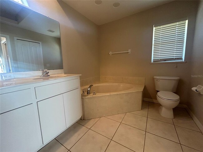 Building Photo - 5746 Brickell Dr