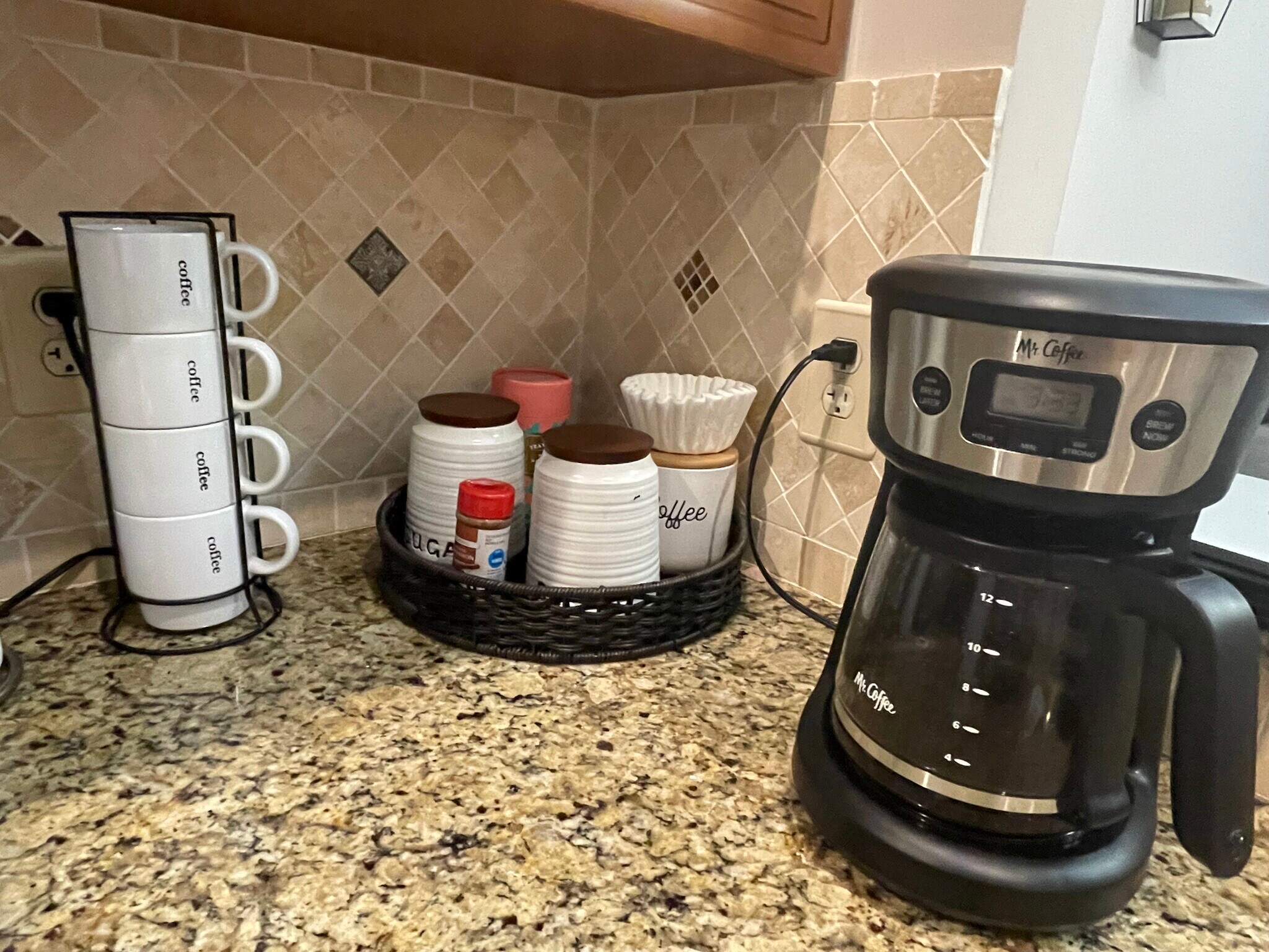 Kitchen couter - 7942 Lexington Club Blvd