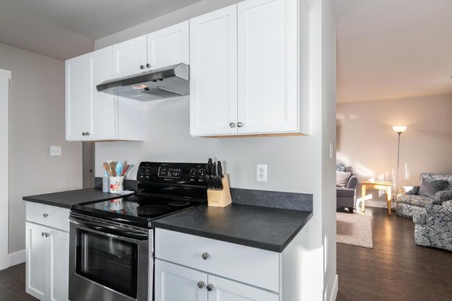 Building Photo - "Charming 2-Bed Oasis with 988 Sq Ft of Comfort in Cheyenne!"