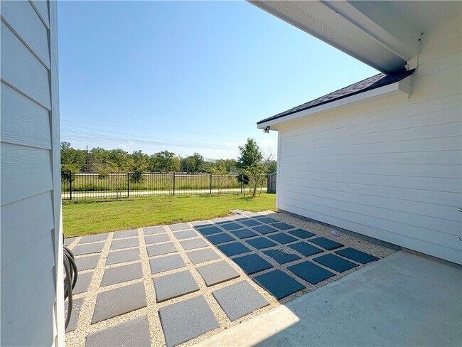 Building Photo - 5930 Eldora Dr