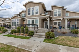 Building Photo - COMING SOON !! Kendall Yards, 3 Bedroom, 2.5 Bath Townhouse Now Available