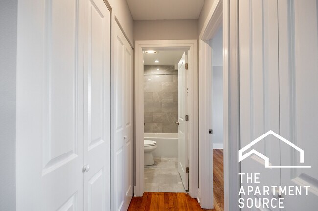 Building Photo - 6954 N Sheridan Rd