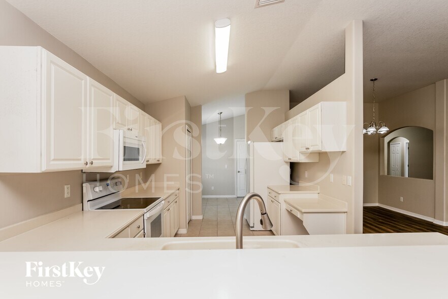 Building Photo - 932 Tavernier Cir NE