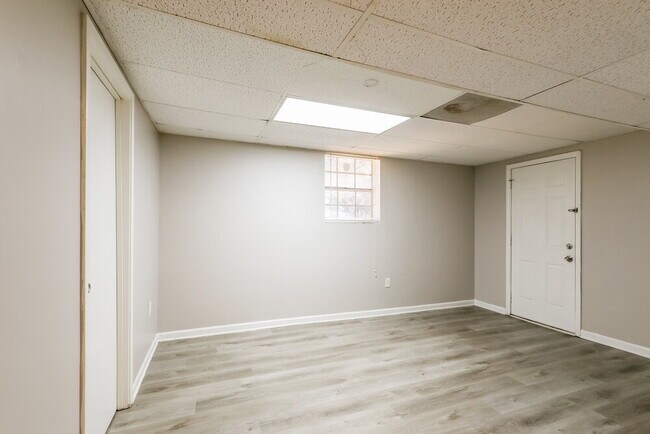 Building Photo - 7391 White Castle Ct