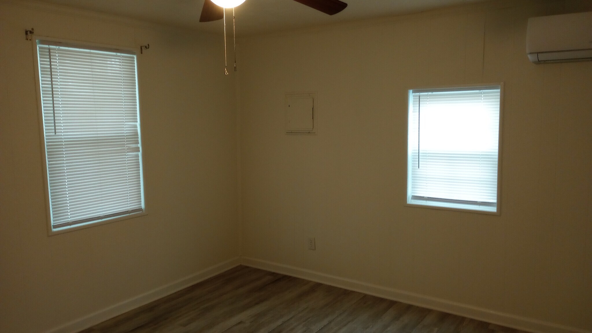 Building Photo - 1920 Walker St