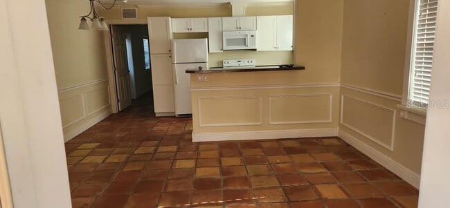 Building Photo - 2103 Doud St