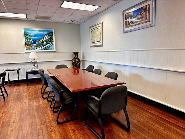 Building Photo - 500 Bayview Dr