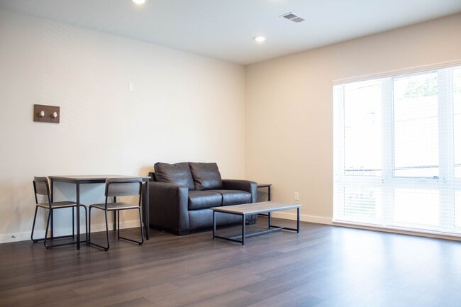 Interior Photo - 510 E White