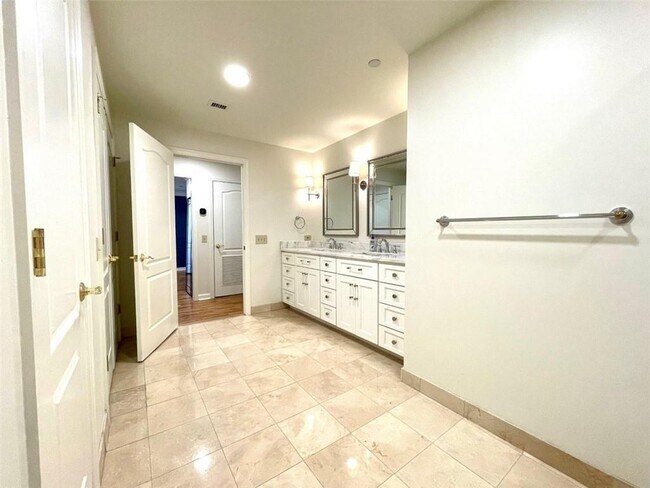 Building Photo - 195 14th St NE