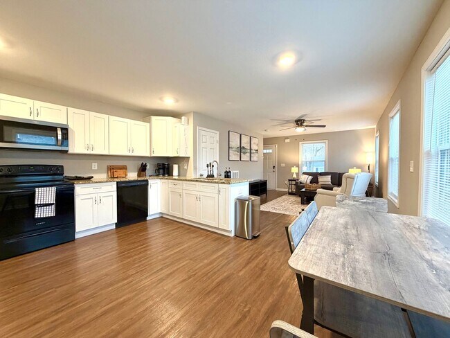 Building Photo - 925 Woody Hills Dr - Furnished Rental