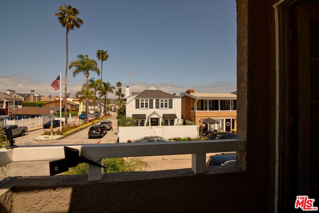 Building Photo - 127 Abalone Ave