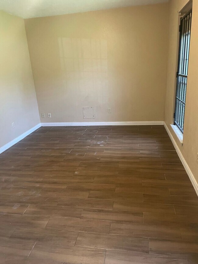 Building Photo - 3 bedroom / 2bath home in Southwest Houston.