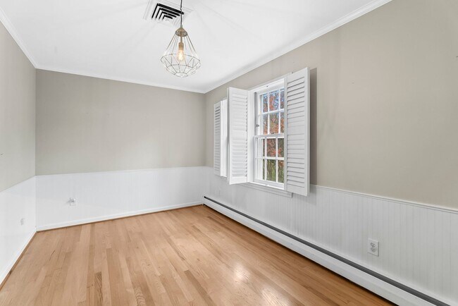 Building Photo - Updated Colonial Home in Westgage Neighbor...