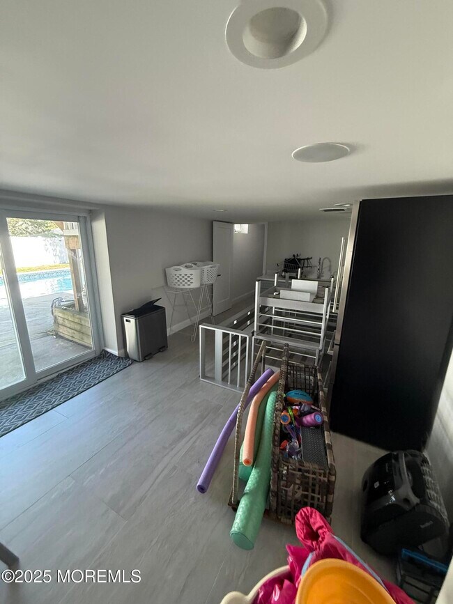 Building Photo - 445 Slocum Pl