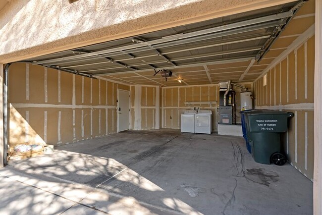 Building Photo - Tucson, AZ - Single-Family - $1,695.00 Ava...