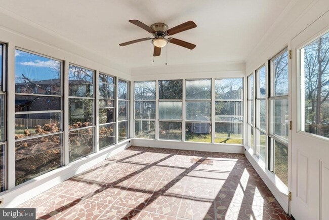 Building Photo - 1013 Westbriar Dr NE