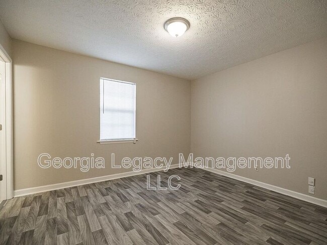 Building Photo - 151-153 Massey Lane