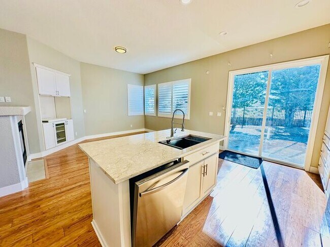 Building Photo - 6350 Cedar Waxwing Ct
