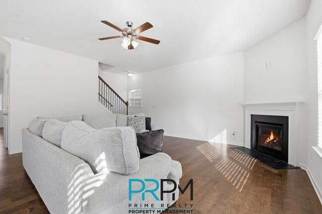 Building Photo - 413 Graypointe Dr