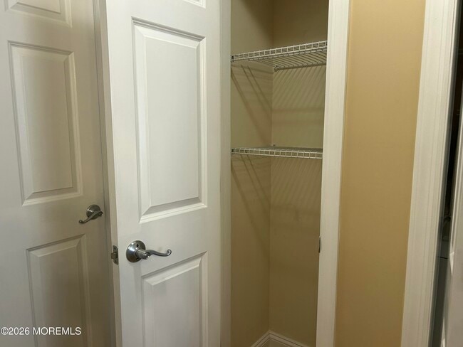 Building Photo - 45 Beers St