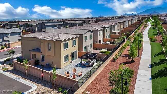 Building Photo - 8907 Roadrunner Ravine St