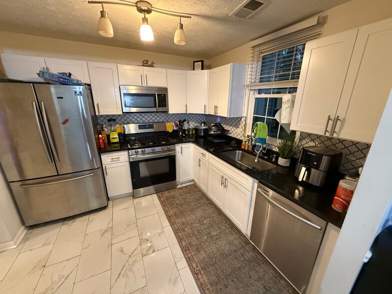 Building Photo - 4028 Hancock Cir