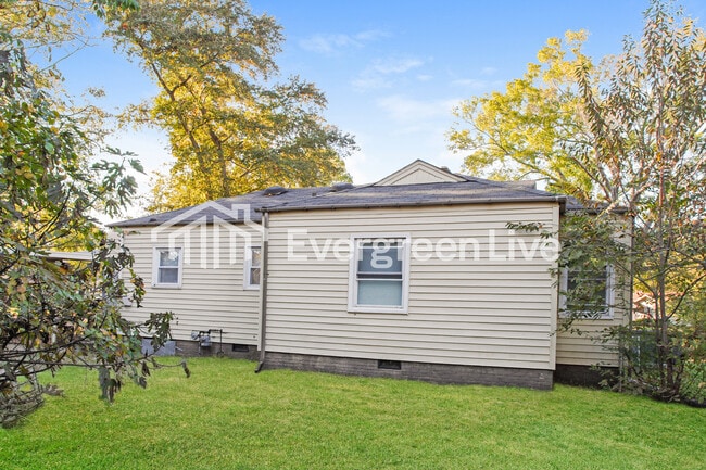 Building Photo - 1501 Tower St SE