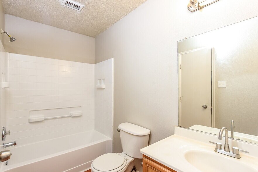 Building Photo - 4812 Waterford Dr