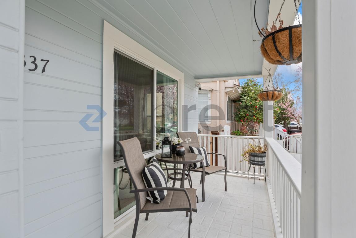 Building Photo - 1337 Acacia St