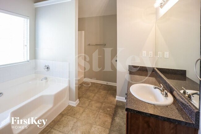 Building Photo - 244 Millstone Dr
