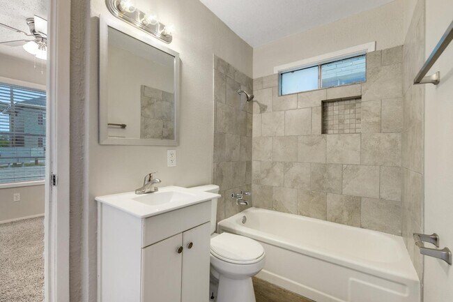 Building Photo - 1511 Broadmoor Dr