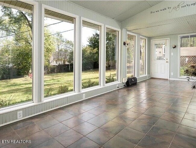 Building Photo - 128 Farlow Dr