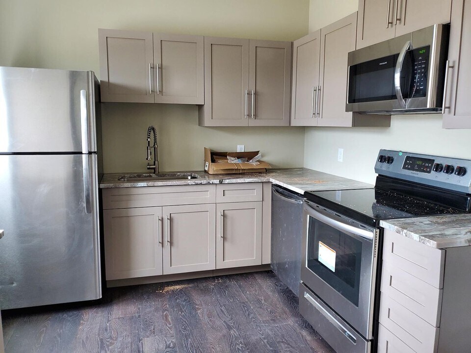 Full Kitchen - 256 E Broadway