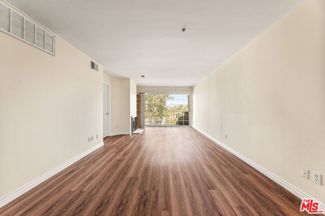 Building Photo - 4755 Templeton St