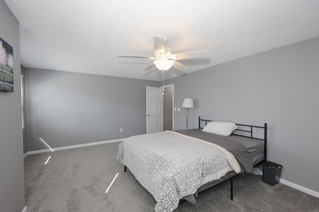 Building Photo - 5 Gleneagle Dr