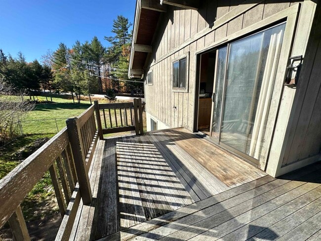 Building Photo - 253 Linderhof Strasse