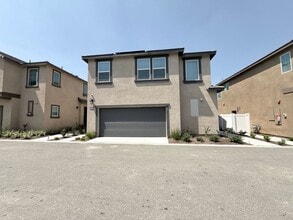 Building Photo - 2448 Powell Dr