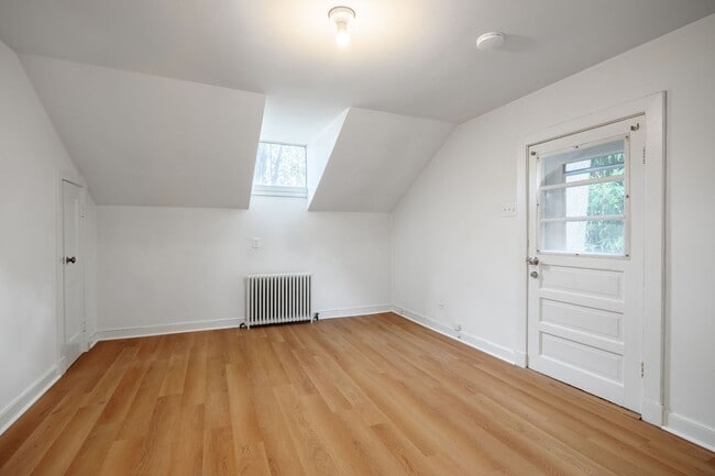 Building Photo - Quaint 1 Bedroom/1 Bathroom Cottage Style Apartment in Richmond ***Available NOW***