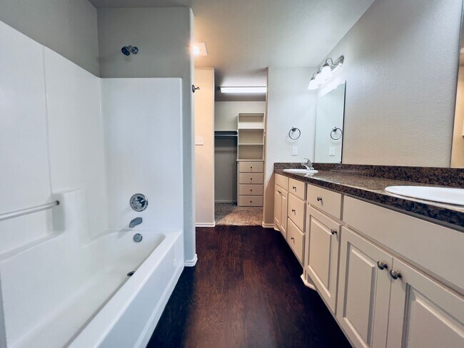 Building Photo - PRE-LEASING! 3/2/2 Located in Lubbock-Cooper ISD