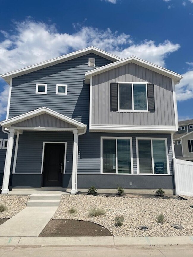 Building Photo - NEW Saratoga Springs Home