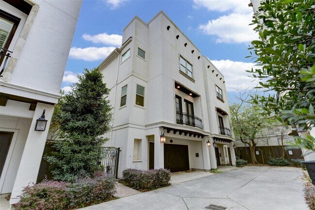 Building Photo - 1112 Peveto St