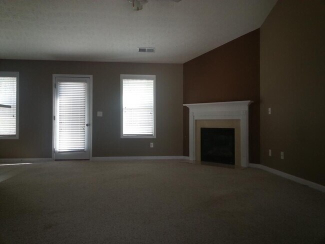 Building Photo - Lease option Hugh 6 bedroom 3 bath
